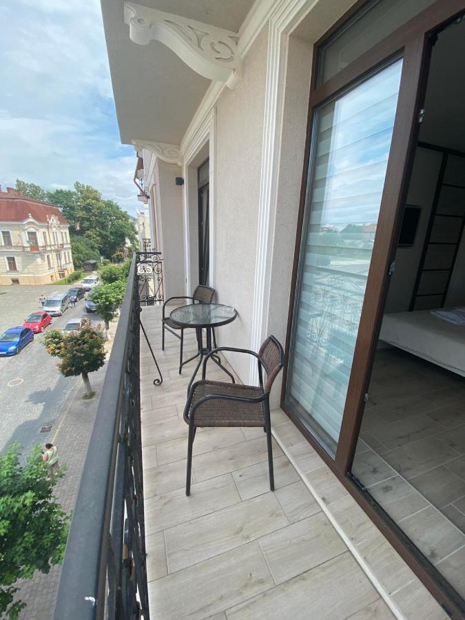 City Centre Apartment Kolomyia Bagian luar foto