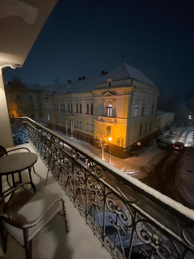 City Centre Apartment Kolomyia Bagian luar foto