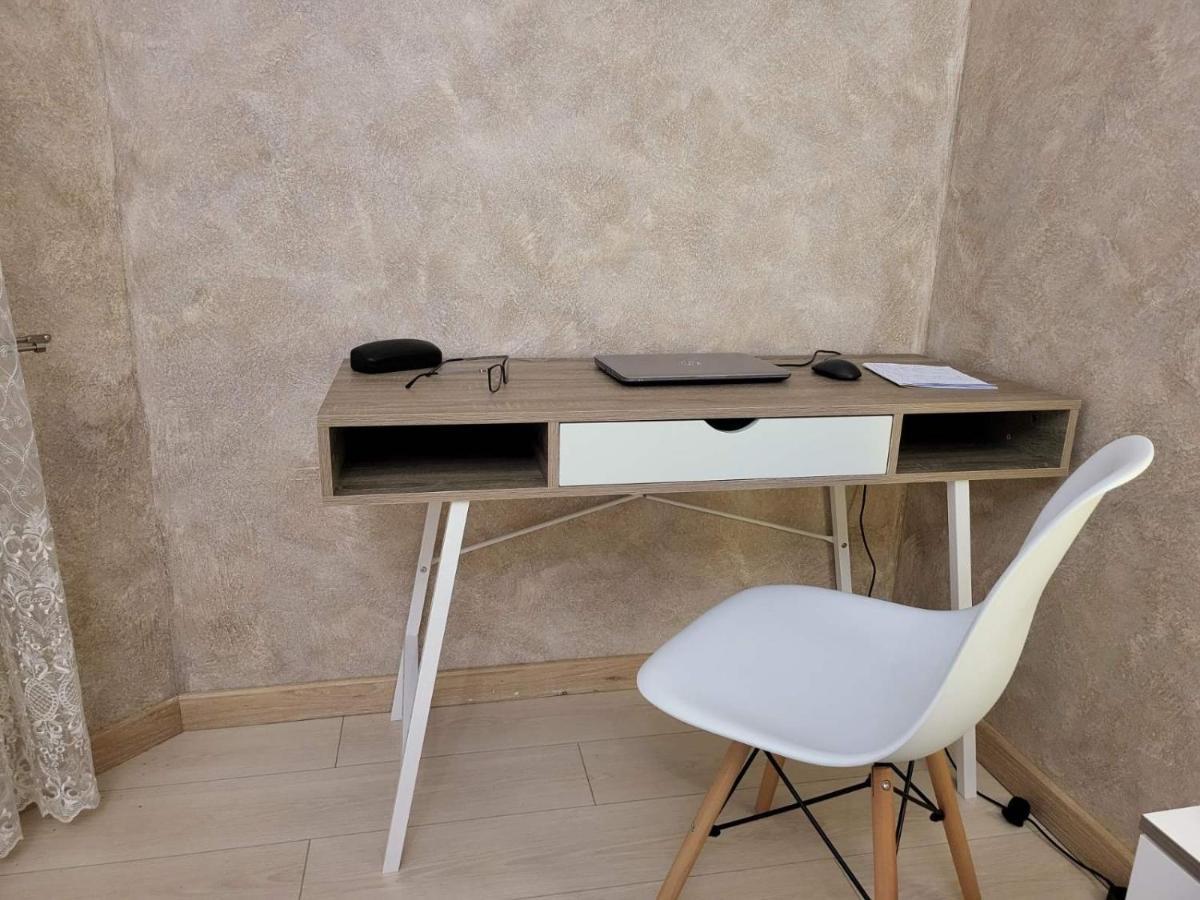 City Centre Apartment Kolomyia Bagian luar foto