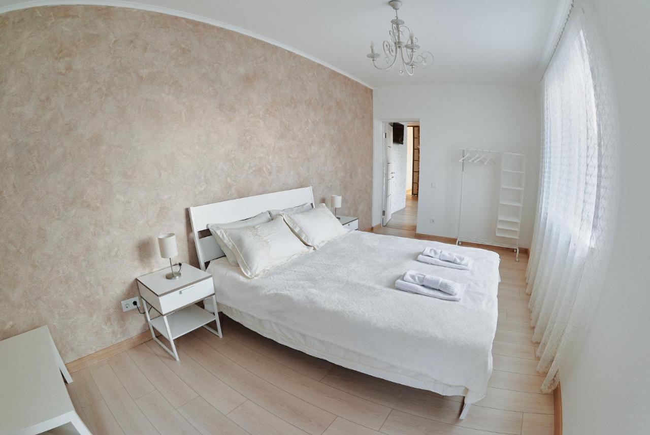 City Centre Apartment Kolomyia Bagian luar foto