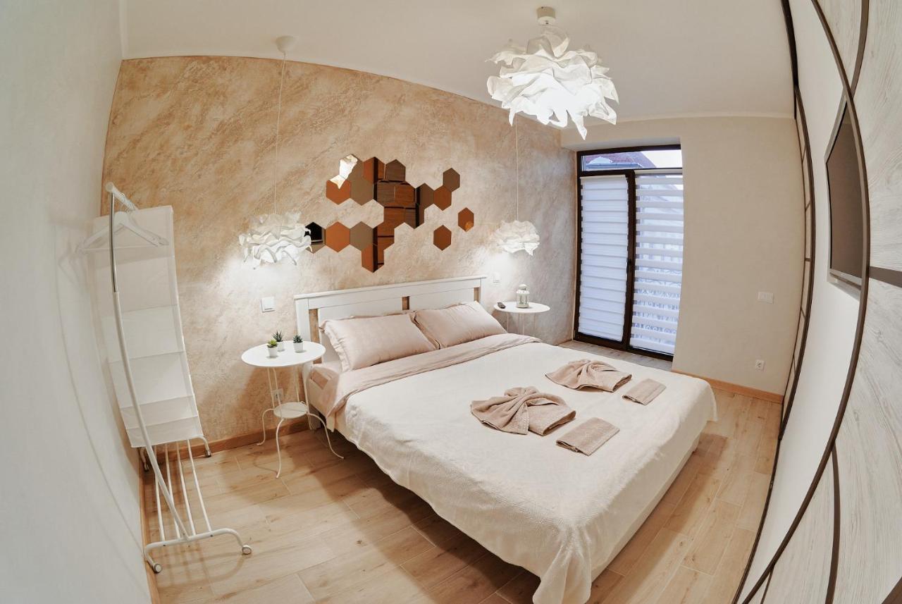 City Centre Apartment Kolomyia Bagian luar foto